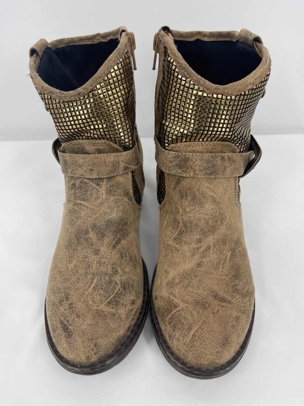 DOLCE BY MOJO MOXY Tan Suede-Look Ankle Boots with Gold Studded WOMENS SIZE 8.5 - Picture 5 of 9